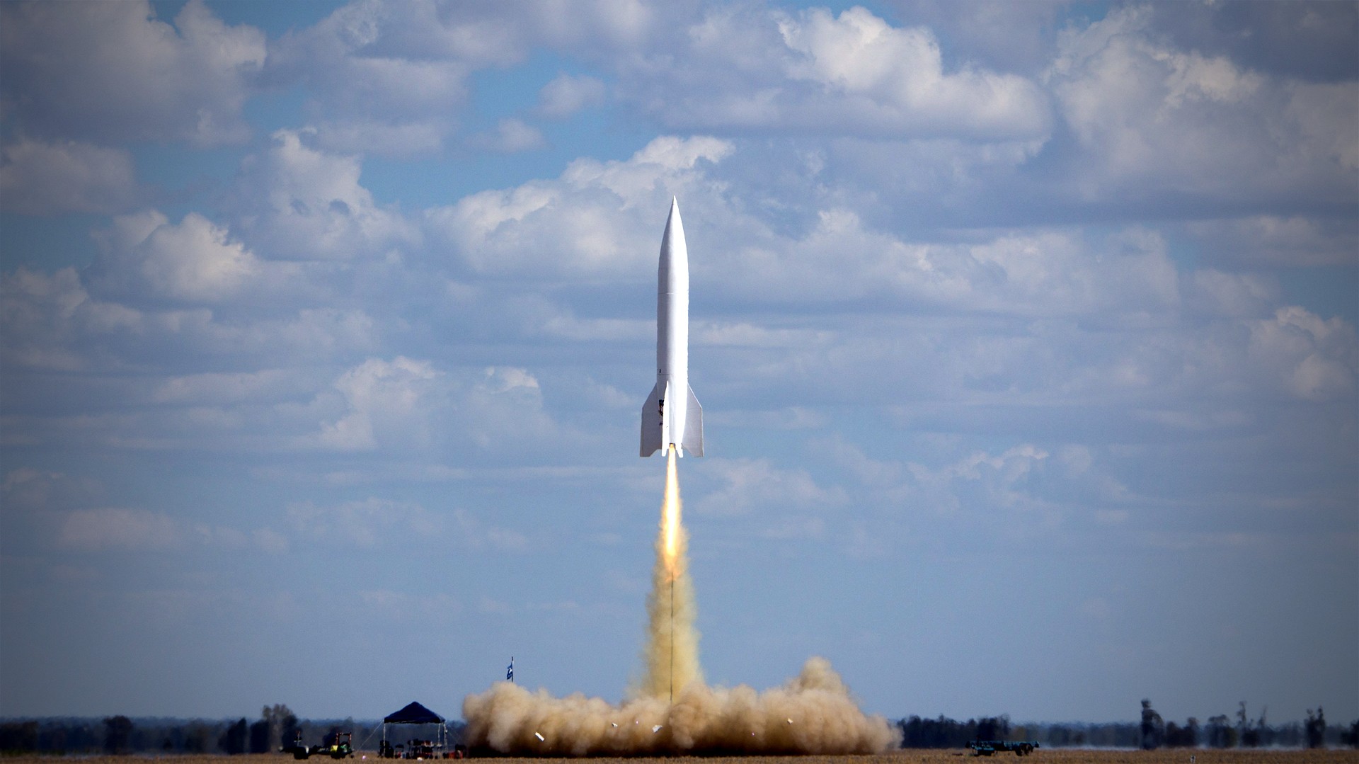 Australian Rocket Club Constructs and Launches World's Largest Model