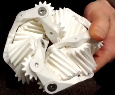 Download and Print This Flexible 11 Gear Mobius Strip (Bearings Not Included)