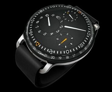 This Minimalist, Liquid-filled Watch Puts Time Closer to Your Face