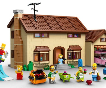 Things You Need: The New Simpsons Lego Set Belongs on your Desk