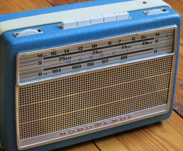 DIY Weekend Smack 06: Turn a Vintage Radio Into a Spotify-Powered Internet Radio