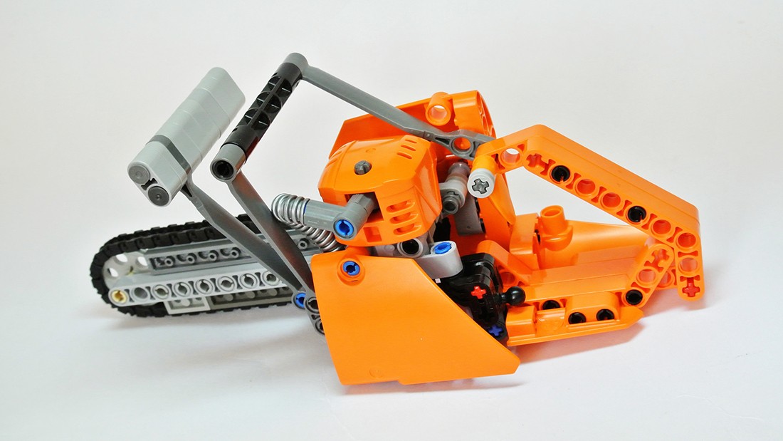 frantisek-hajdekr-lego-chainsaw-01