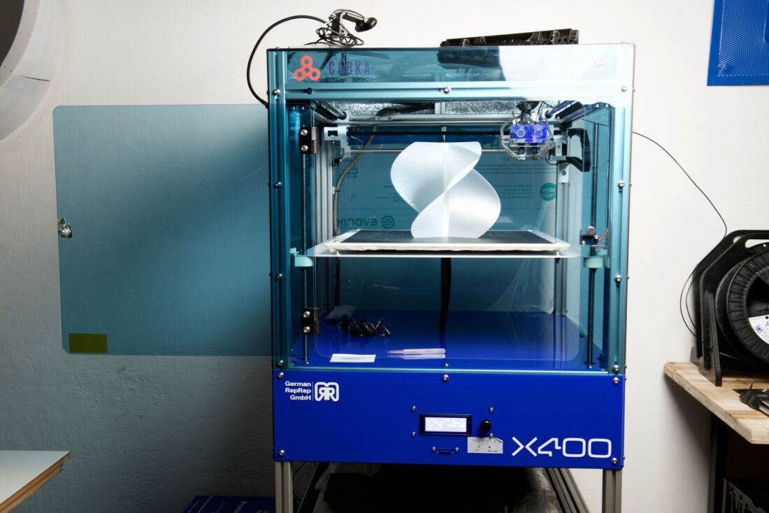 volumetrics-3d-display-technology-05