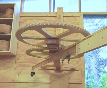Every Model Shop Should Have Frank Howarth’s Clever Orbiting Time Lapse Camera Rig