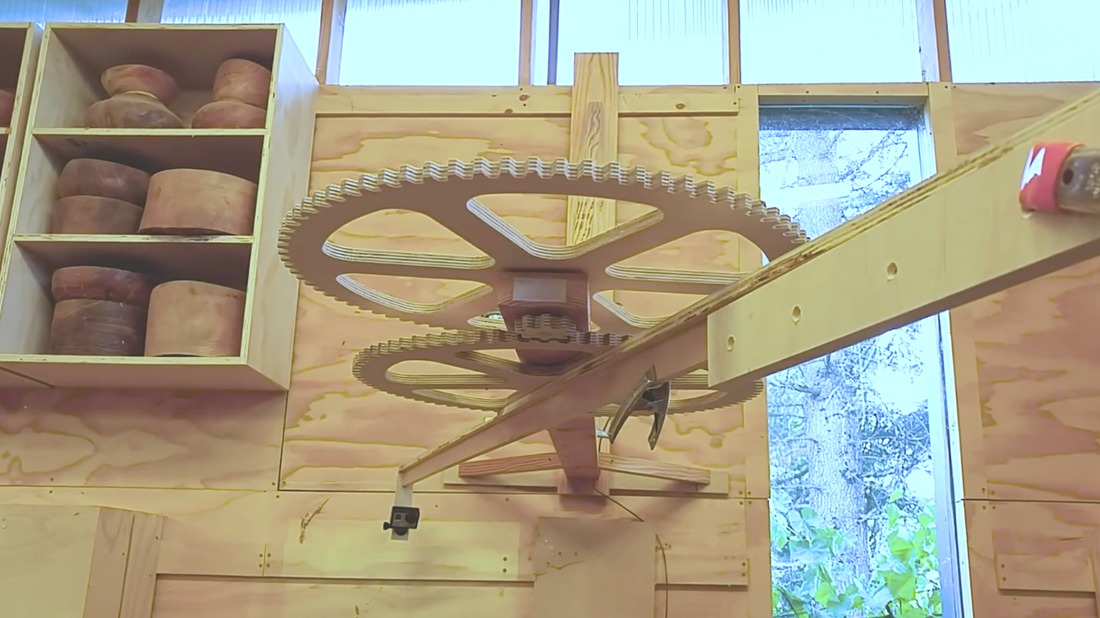 Every Model Shop Should Have Frank Howarth’s Clever Orbiting Time Lapse Camera Rig