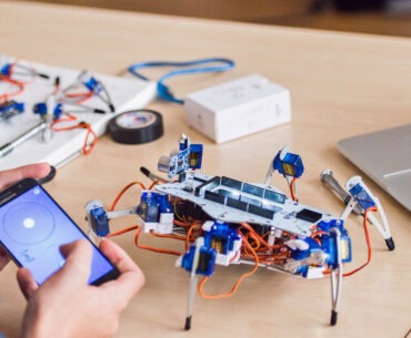 If You Want to Build a Hexapod, You’ll Want to Get a Stemi. stemi-hexpod-robot-kit-education-diy-00