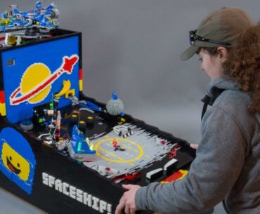 Benny’s Spaceship Adventure Is A Working Pinball Machine Made Entirely Out of LEGOs Benny's Spaceship Adventure