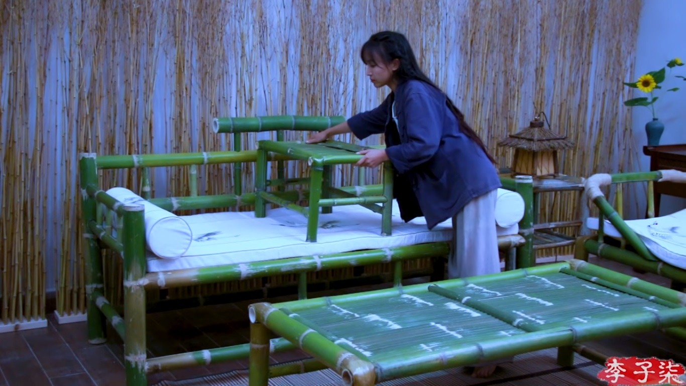 Li Ziqi bamboo sofa and table set
