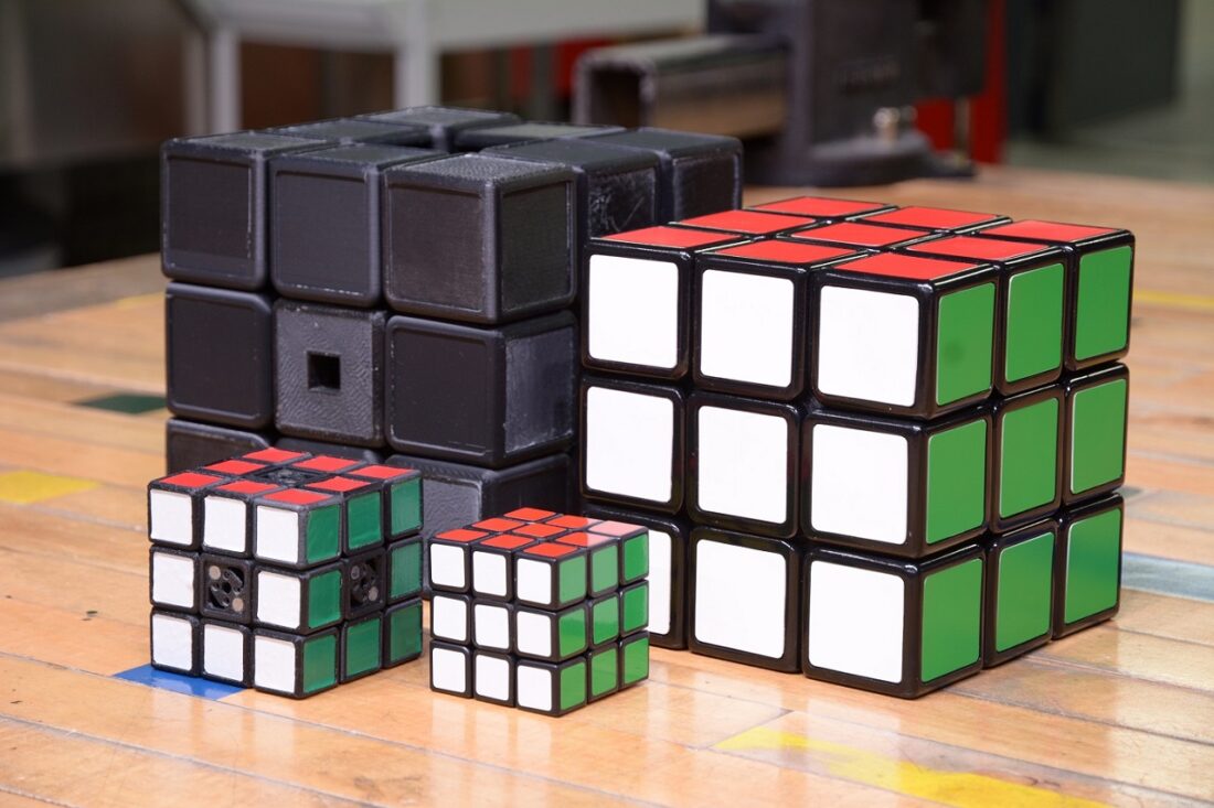 Self-Solving Rubik's Cube Rubik's Cube: How to Solve a Rubik&apos...
