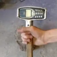 Nokia 3310 hammer