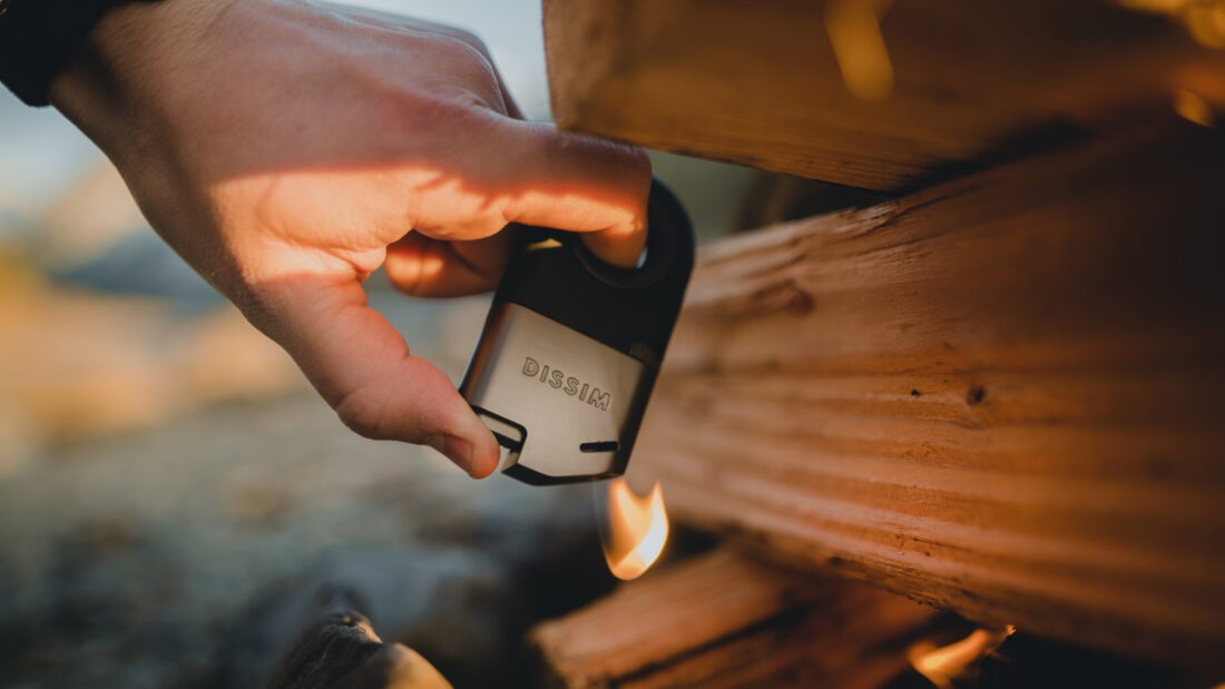 Dissim Cast Metal Lighter Design Lets You Light in Any Position dissim lighter