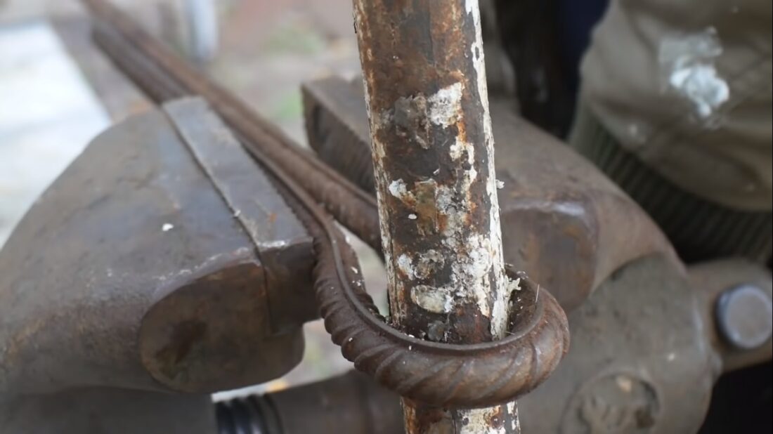 Make Your Own Axe Out of Pieces of Rebar SolidSmack