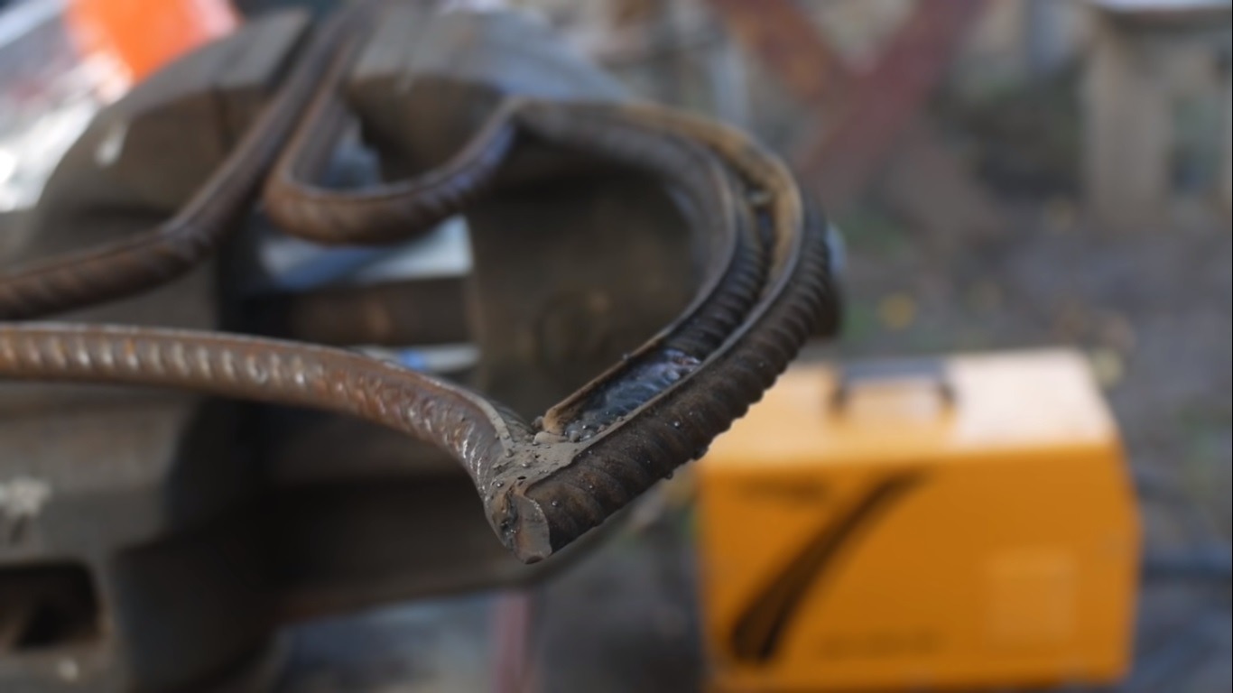 Make Your Own Axe Out of Pieces of Rebar SolidSmack