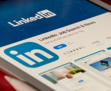 How to Get Business Leads From LinkedIn white and blue labeled box