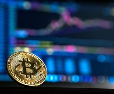 Bitcoin – Where the Cryptocurrency Era Has Begun! gold-colored Bitcoin