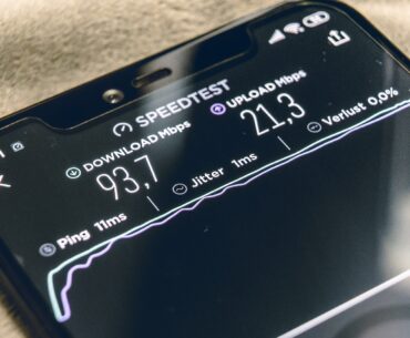 How to Troubleshoot Common Internet Problems in the USA black smartphone