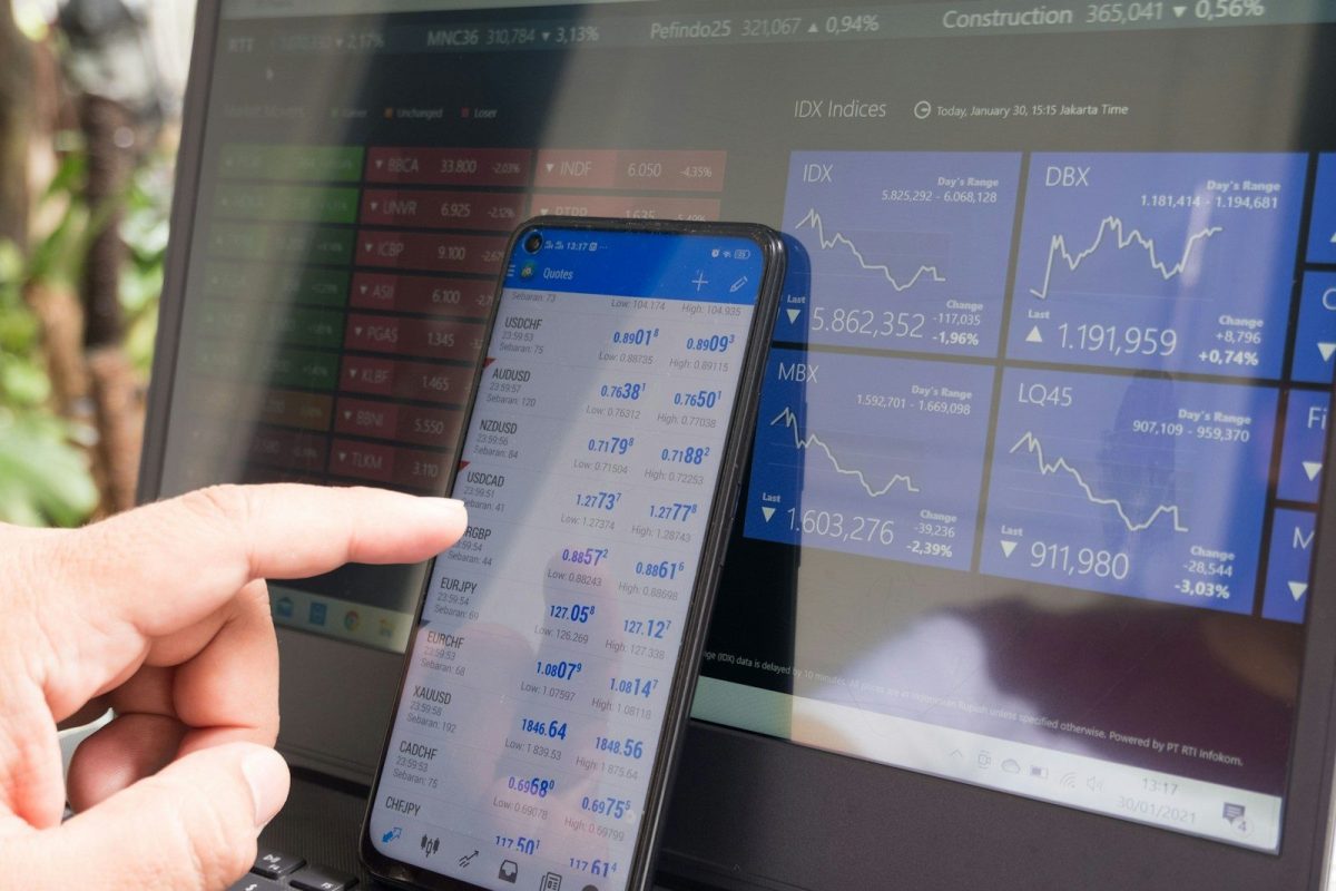 Best Forex Robot Reviews: What Traders Need to Know Before Investing black android smartphone turned on screen